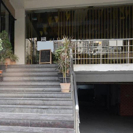 Super Townhouse Madhapur 100 Feet Road Formerly Jkc Grand Haiderabad Buitenkant foto