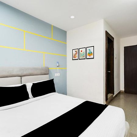 Super Townhouse Madhapur 100 Feet Road Formerly Jkc Grand Haiderabad Buitenkant foto