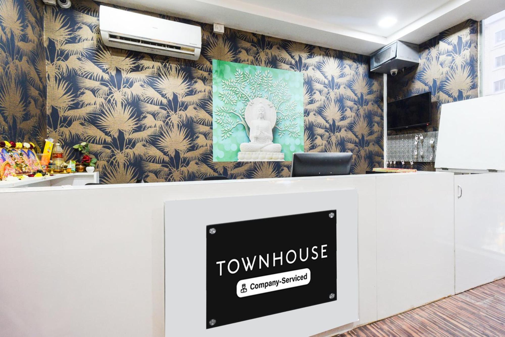 Super Townhouse Madhapur 100 Feet Road Formerly Jkc Grand Haiderabad Buitenkant foto