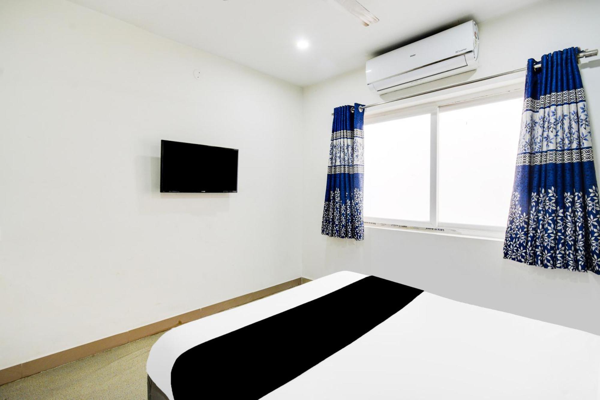 Super Townhouse Madhapur 100 Feet Road Formerly Jkc Grand Haiderabad Buitenkant foto