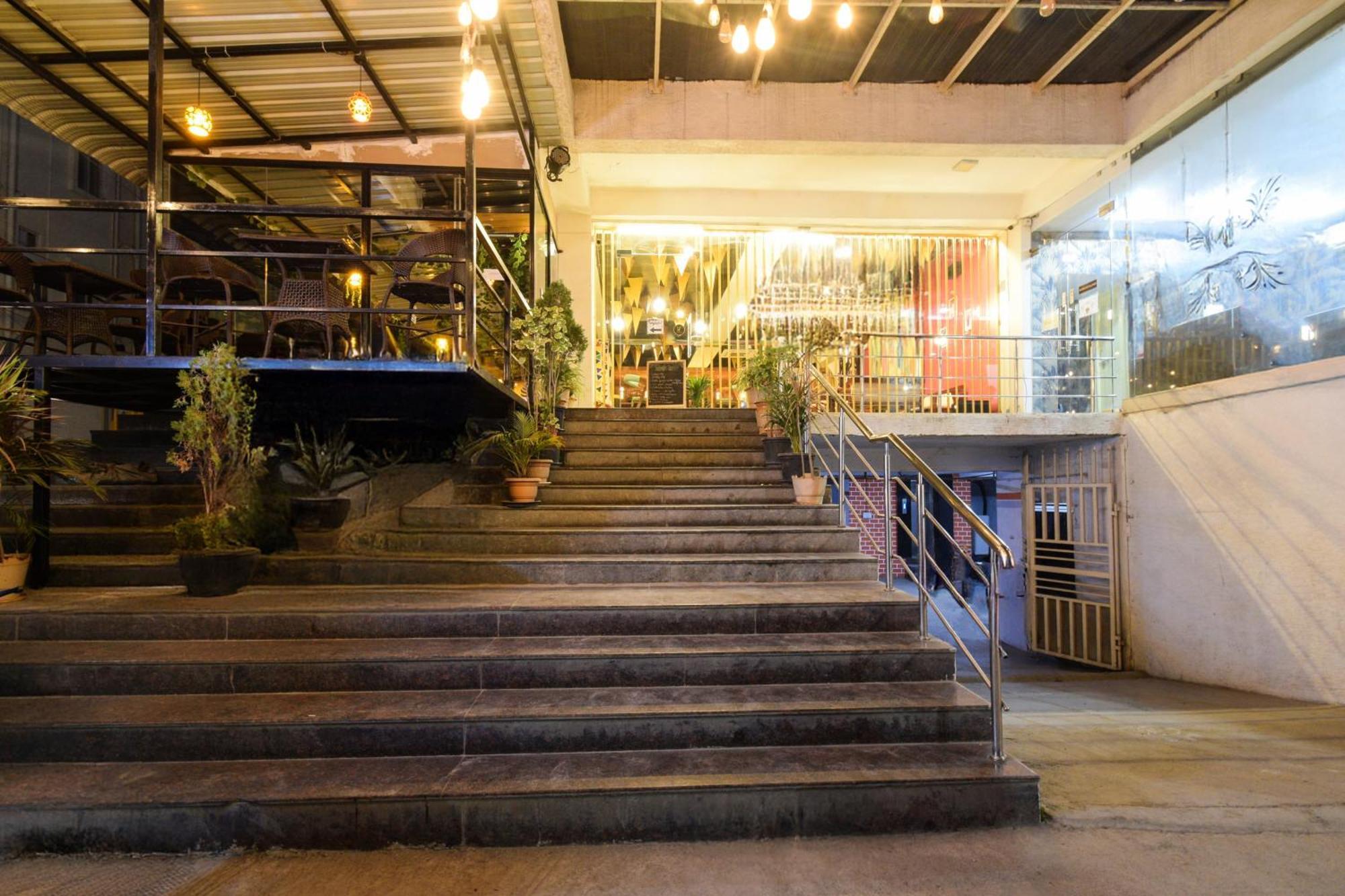 Super Townhouse Madhapur 100 Feet Road Formerly Jkc Grand Haiderabad Buitenkant foto