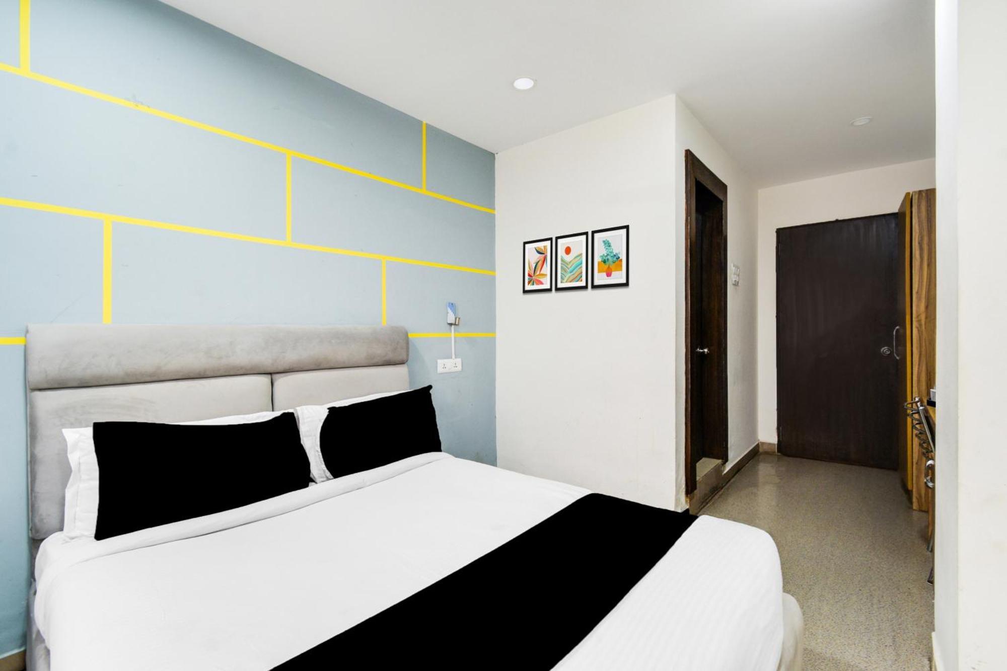 Super Townhouse Madhapur 100 Feet Road Formerly Jkc Grand Haiderabad Buitenkant foto